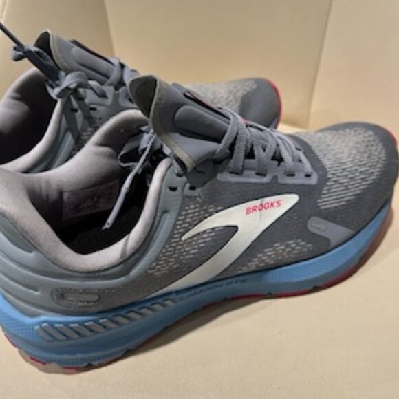 Brook's Launch GTS 6 Running Shoe  Size 9 - Picture 2 of 5
